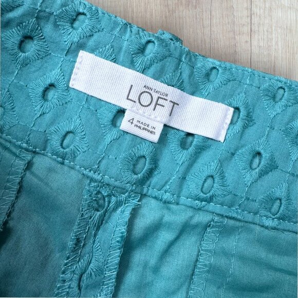 Ann Taylor LOFT The Riviera Short Turquoise Blue Eyelet Women's 4 - Picture 2 of 3